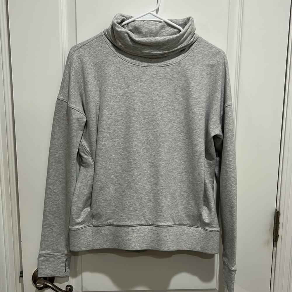 Lululemon turtle neck light gray sweater size 8